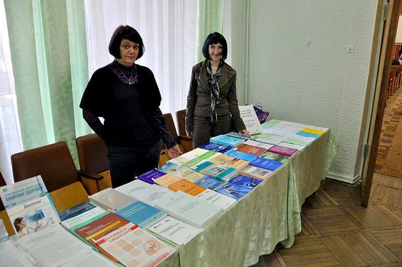 Працівники інформаційно-бібліографічного відділу ілюстрували українсько-польський симпозіум книжковою виставкою