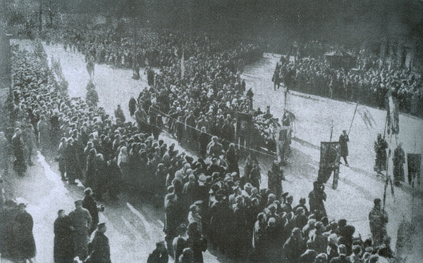 Перепоховання 29-ти загиблих під Крутами. Київ, 19 березня 1918 року. Фото Історична правда